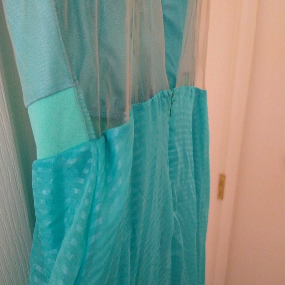 Dress - Picture 4 of 6